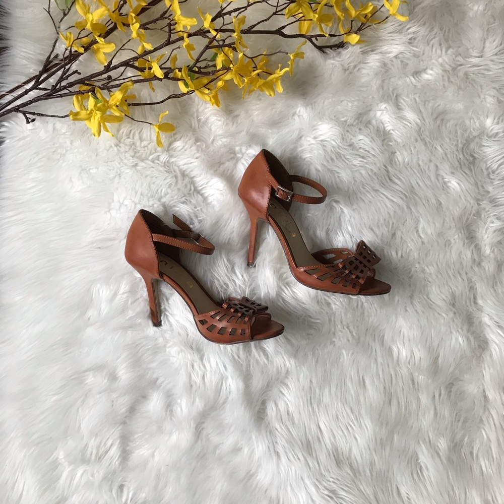 📬  * SOLD * 📬 Unisa Brown Heels - Picture 3 of 6